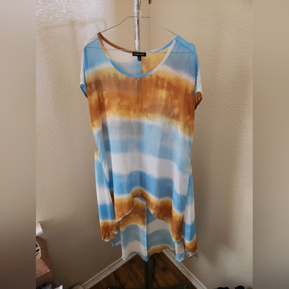 ChaCha Vente Hi/Low Beach Cover Up - Picture 1 of 3